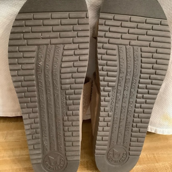 MEPHISTO Helena Spark Rhinestone Crystal Thong Beige Sandal Womens Sz US 9 EU 39 - Picture 3 of 15